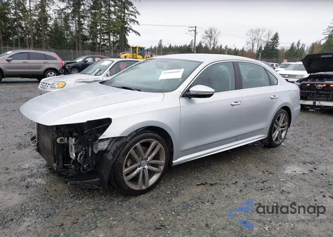 2016 Volkswagen Passat 1.8T R-Line из США, поврежденный, VIN 1VWAT7A32GC053222